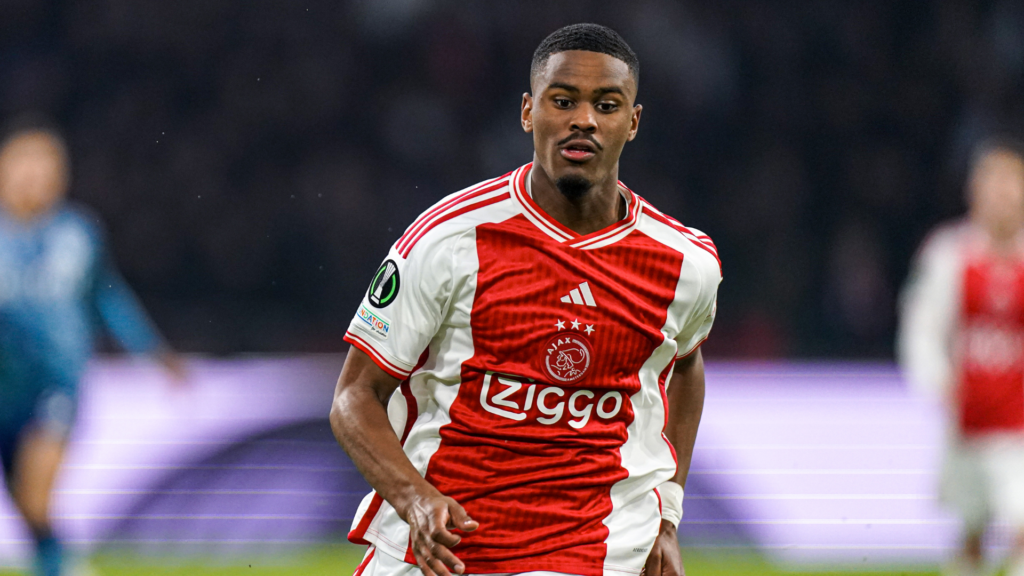 Jorrel Hato in action for Ajax