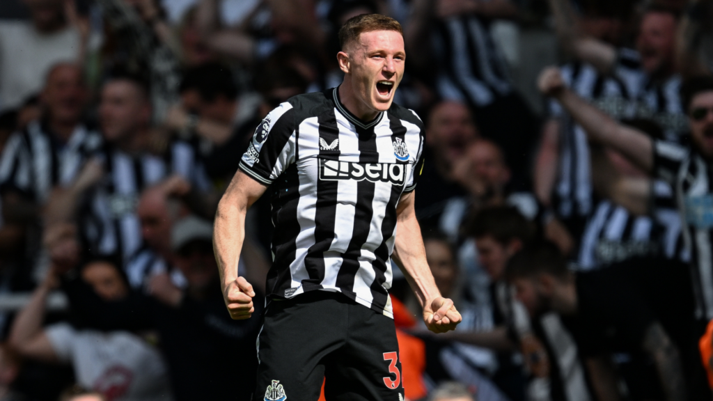 Elliot Anderson playing for Newcastle