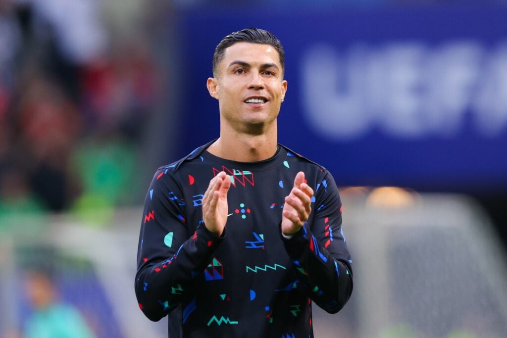 Cristiano Ronaldo clapping
