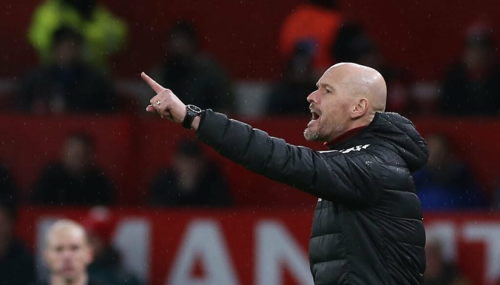 Erik ten Hag instructing the Man United team