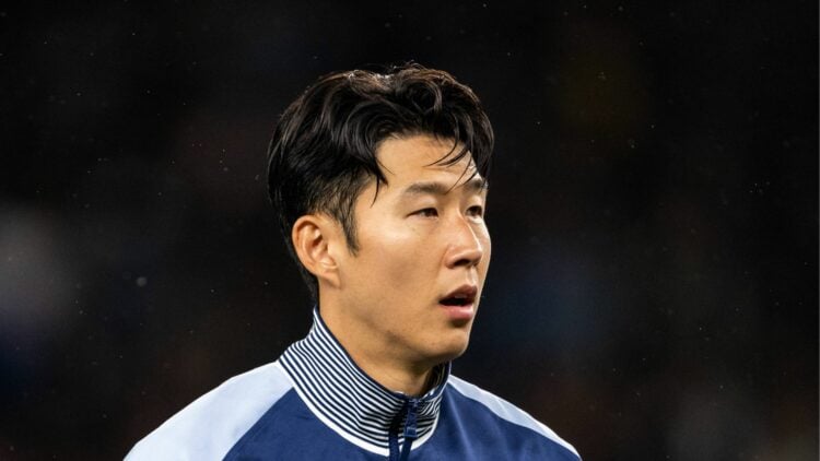 Son Heung-min warming up for Tottenham