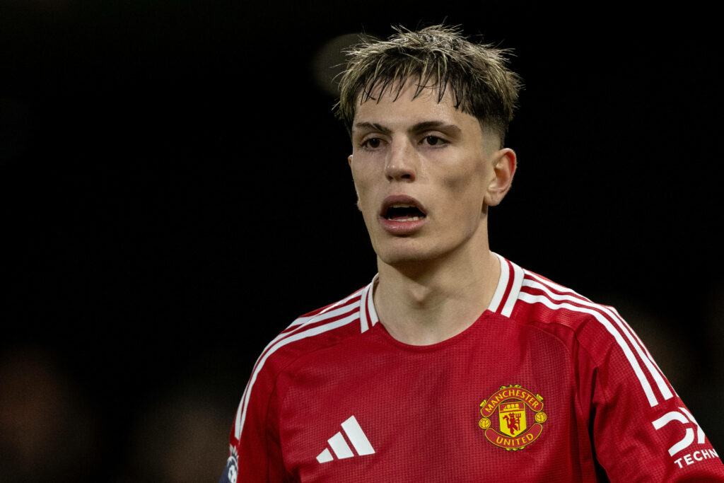 Alejandro Garnacho playing for Man United