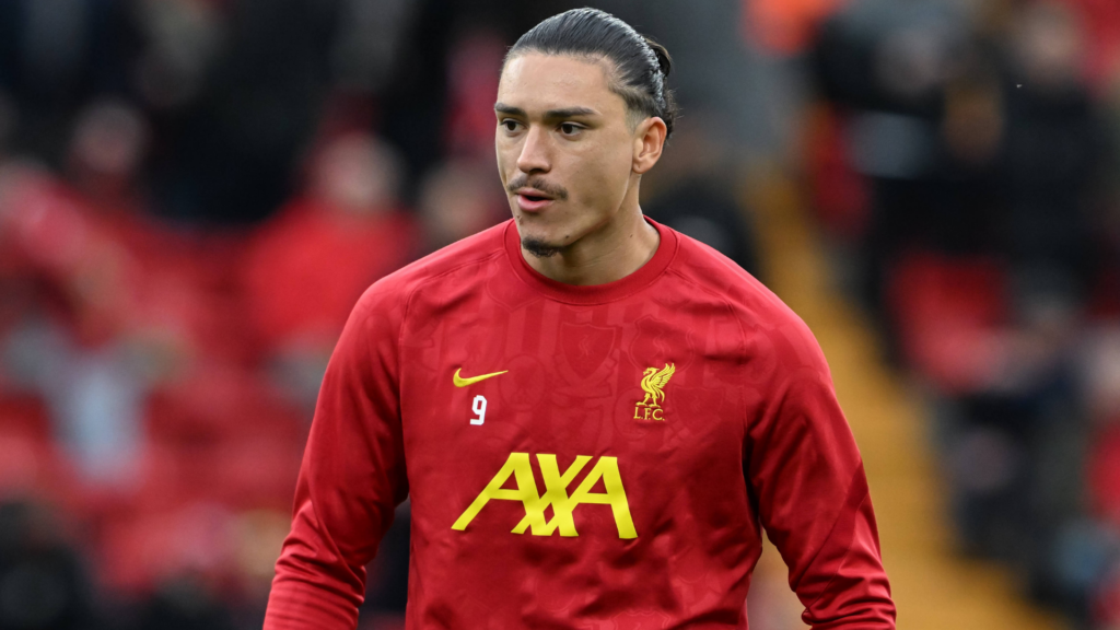 Darwin Nunez warming up for Liverpool