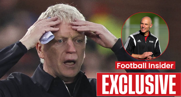 Everton manager David Moyes with Howard Webb