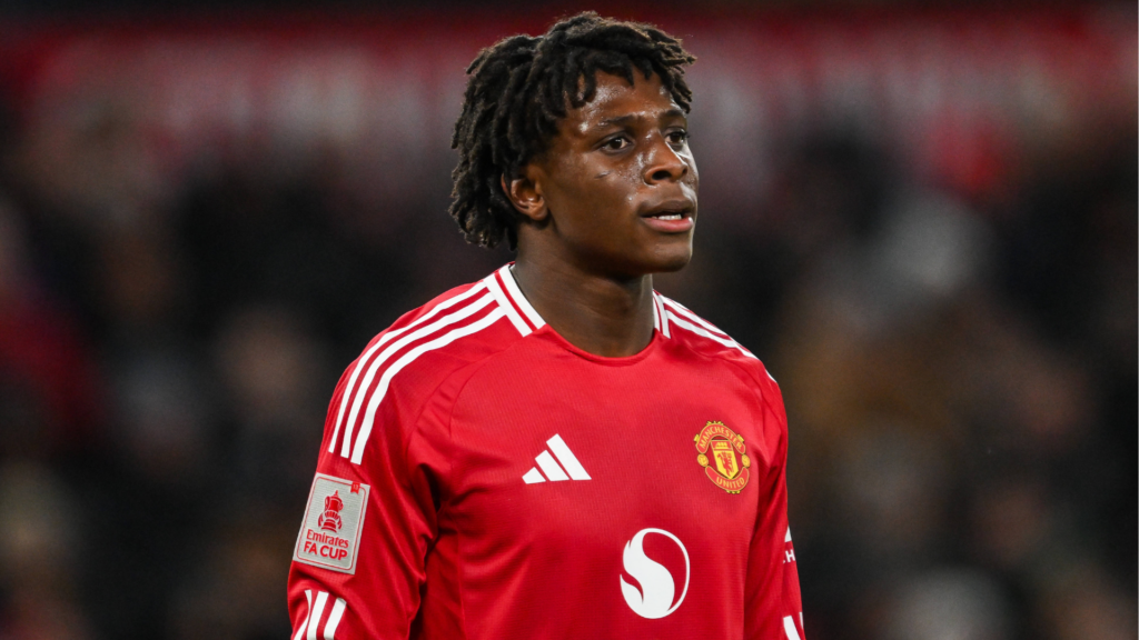 Patrick Dorgu in action for Man United