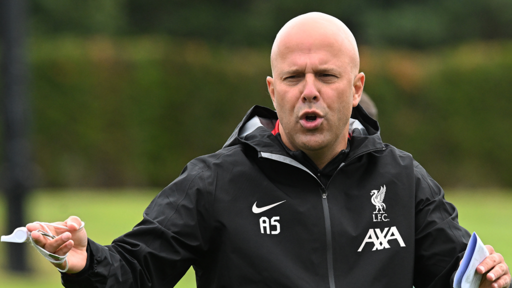 Arne Slot coaching Liverpool