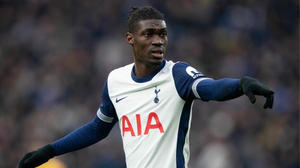 Yves Bissouma, Tottenham with his hand pointed out