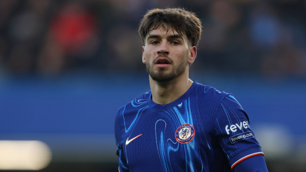 Marc Guiu in a Chelsea home shirt.
