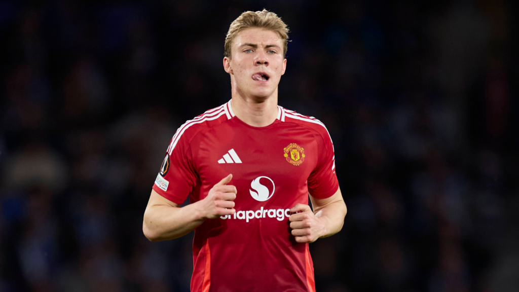 Rasmus Hojlund in action for Man United