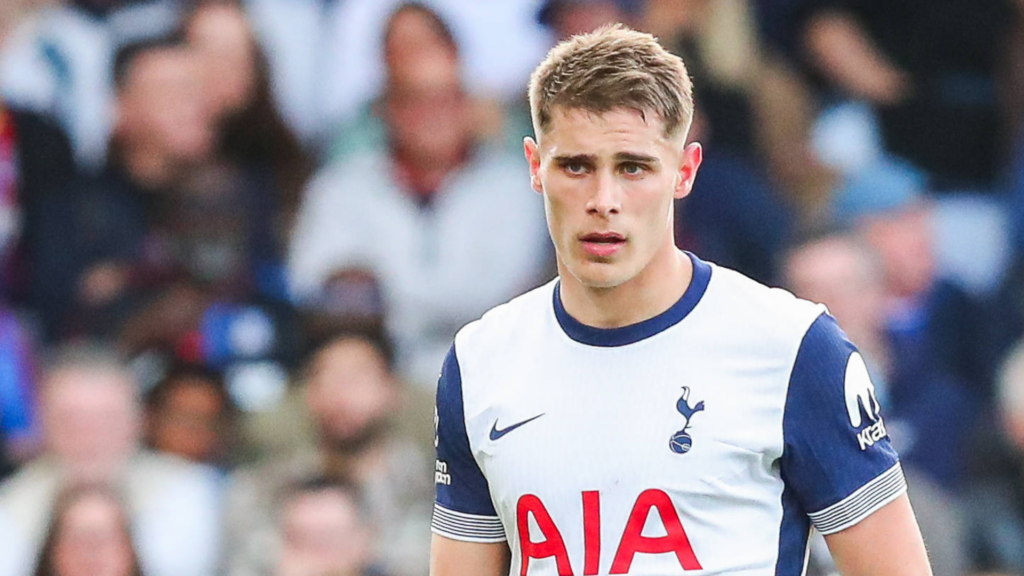 Tottenham defender Micky van de Ven
