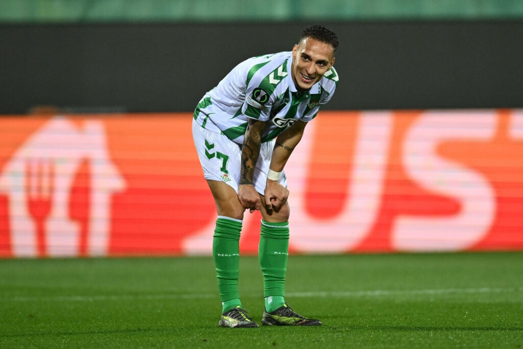 Antony in action for Real Betis
