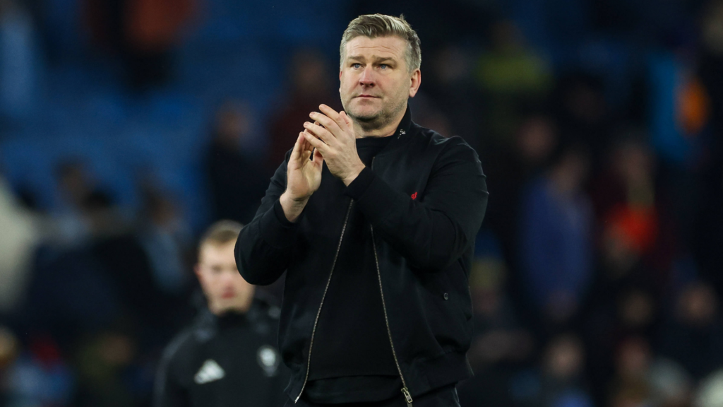 Karl Robinson, Salford City
