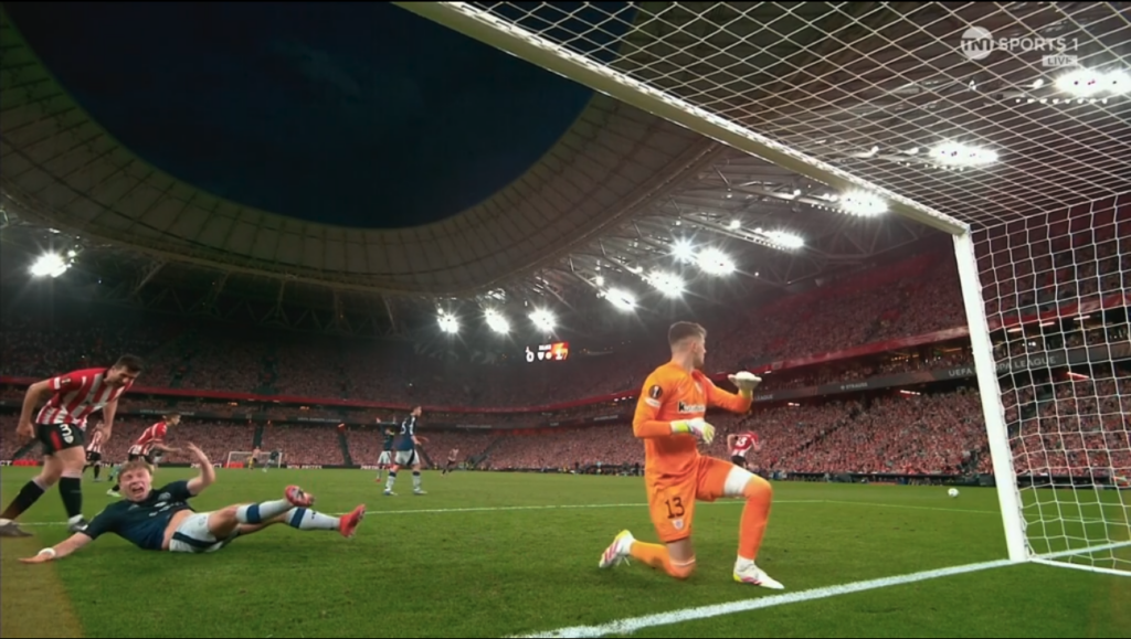Foul on Rasmus Hojlund
