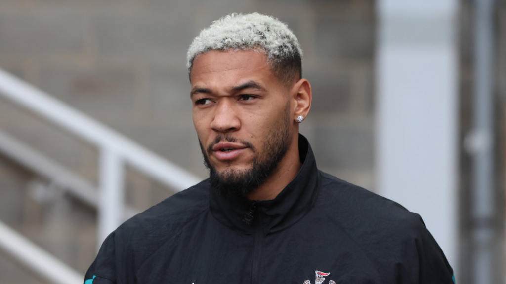 Joelinton in Newcastle training gear