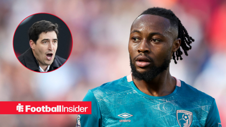 Andoni Iraola shouting on the left looking at a focused Antoine Semenyo on the right