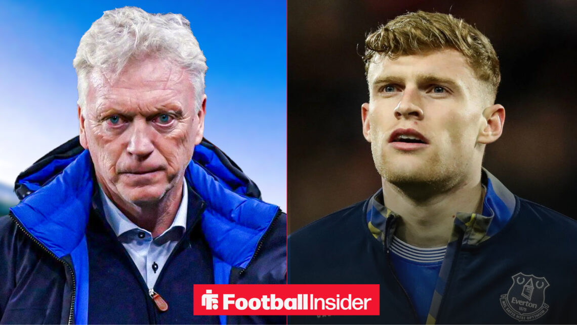 David Moyes looking angry alongside Jarrad Branthwaite in an Everton training jacket