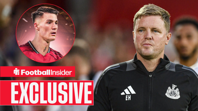 Exclusive news Newcastle manager Eddie Howe looks over at Benjamin Sesko