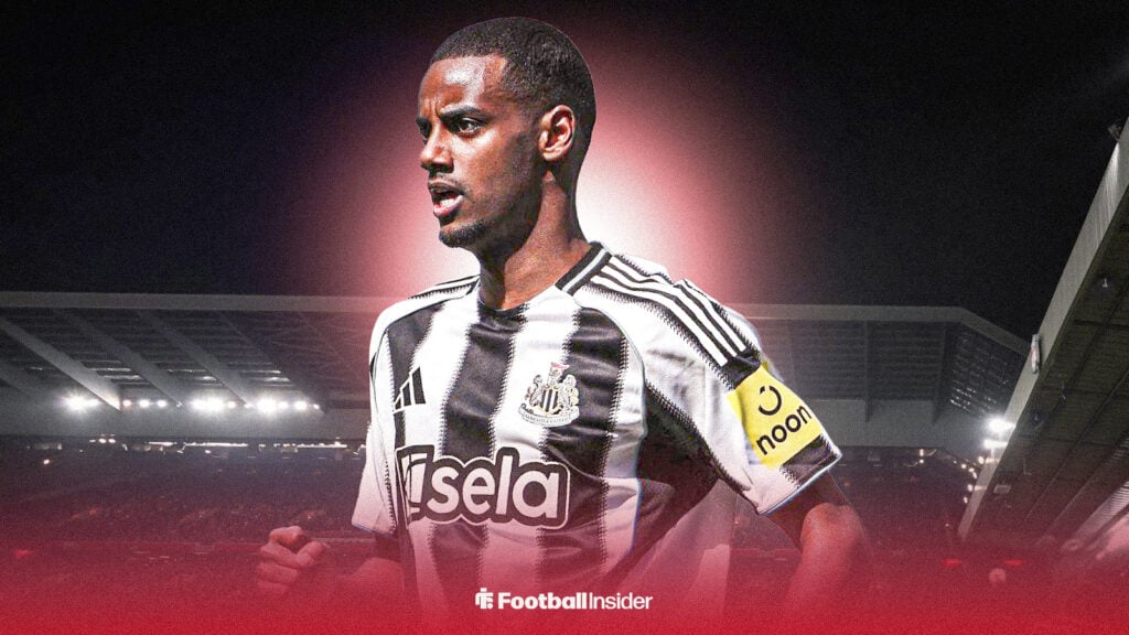 Alexander Isak in the Newcastle United home shirt