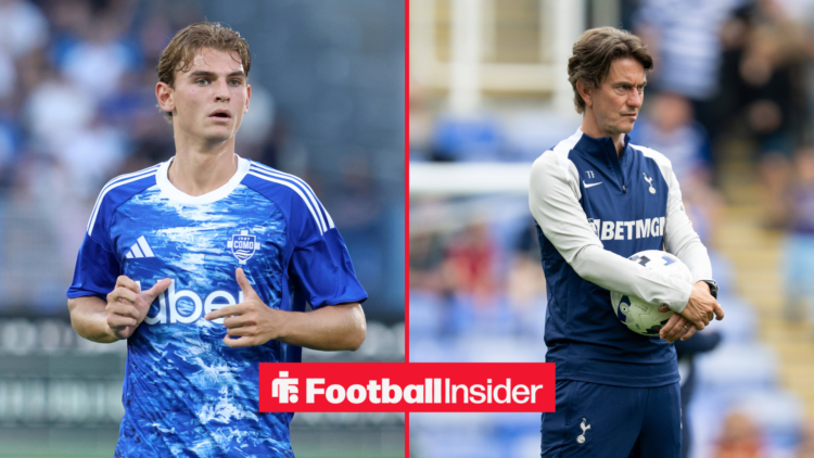 Nico Paz in a blue Como kit next to Thomas Frank in a blue Tottenham tracksuit
