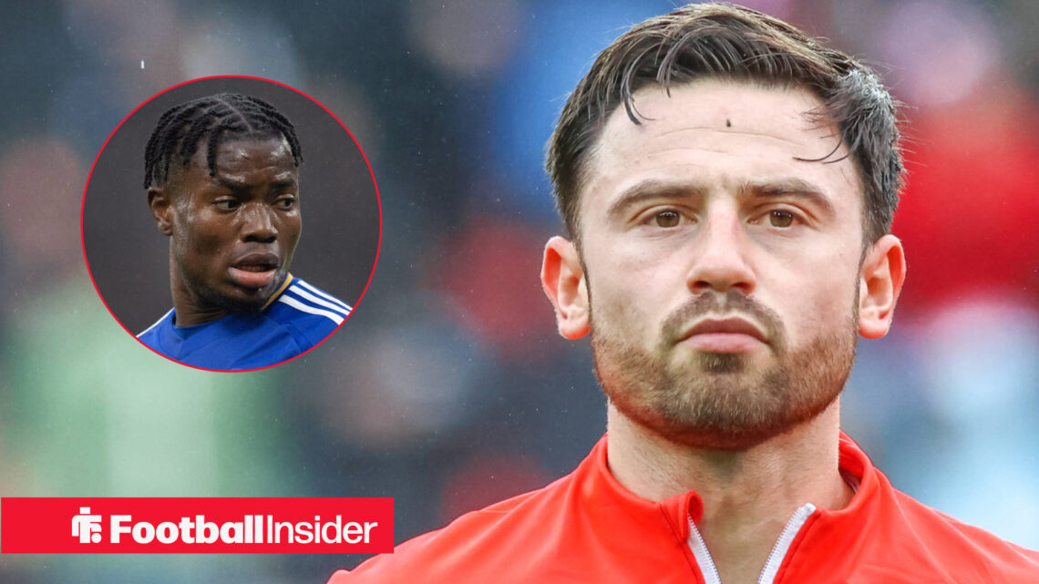 Sunderland's Patrick Roberts lining up before a game looking ahead and Leicester's Abdul Fatawu lookimg at him while in action