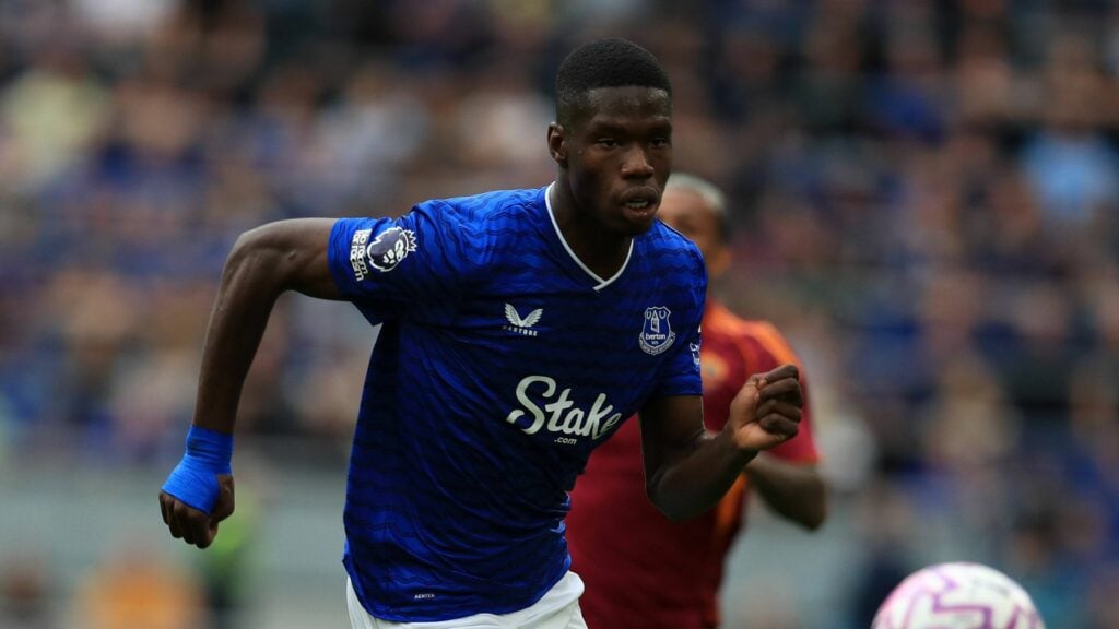 Thierno Barry running during Everton vs Roma