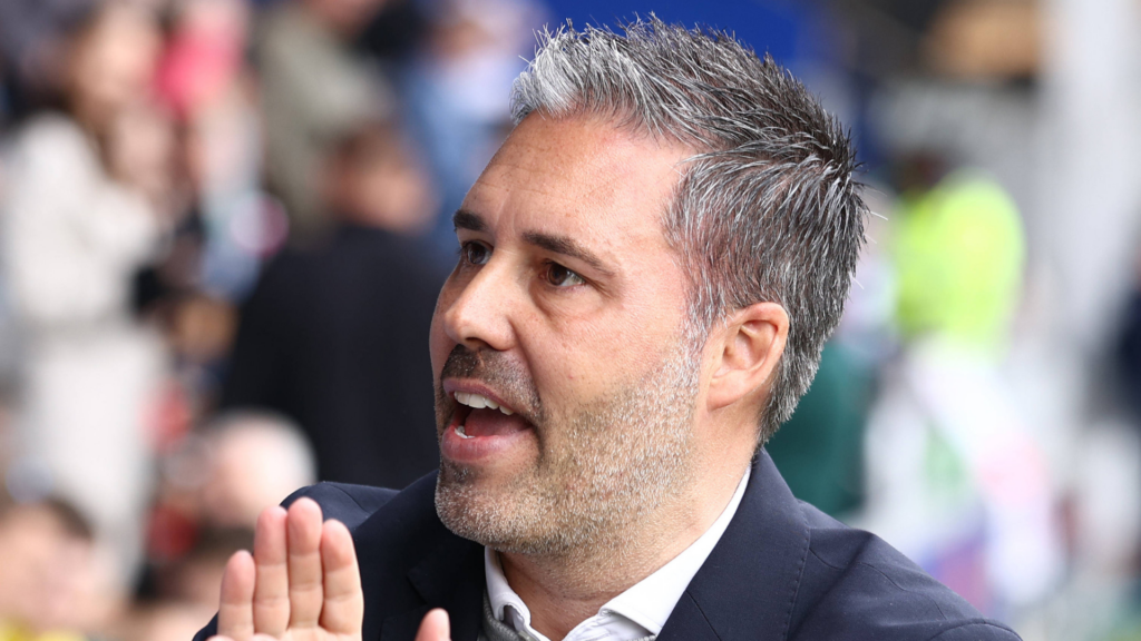Marti Cifuentes clapping his hands