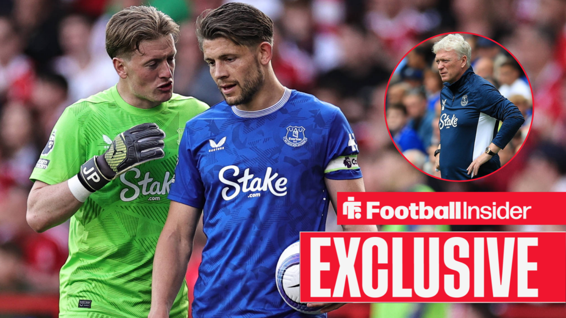 Jordan Pickford talking with James Tarkowski with David Moyes on the Everton touchline in a circular inset.