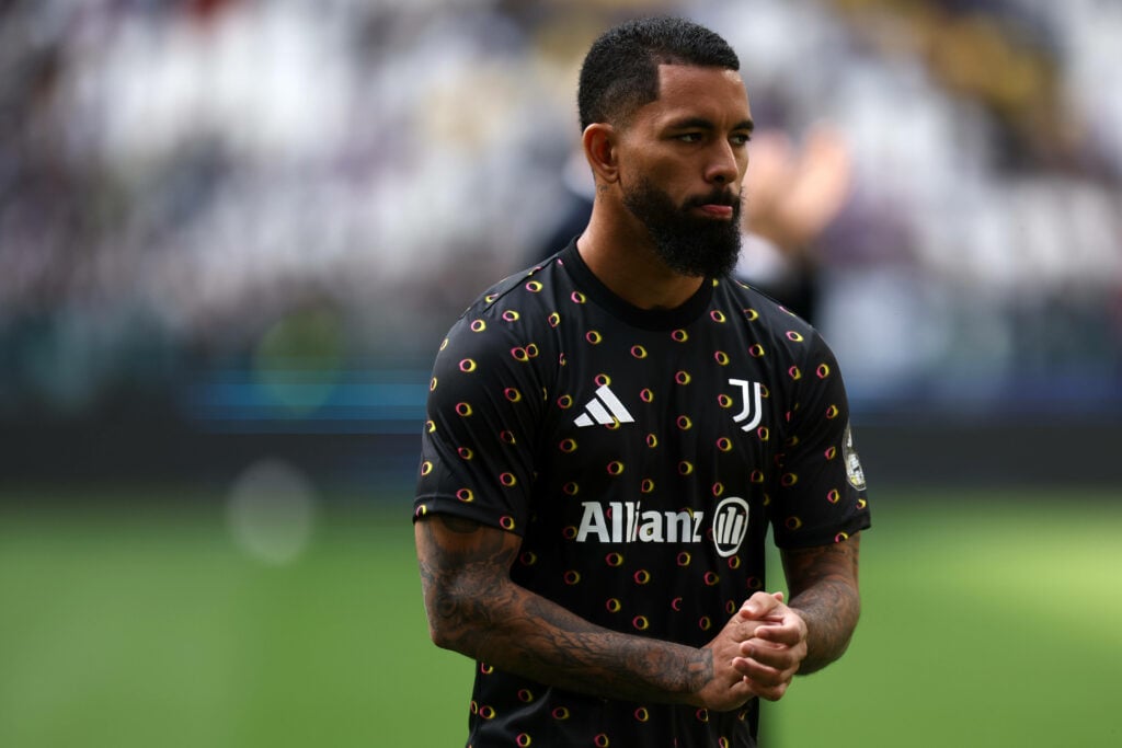 Douglas Luiz trains with Juventus