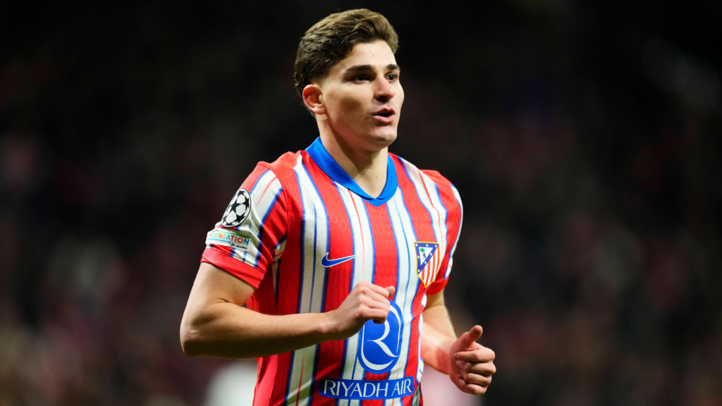 Julian Alvarez in action for Atletico Madrid