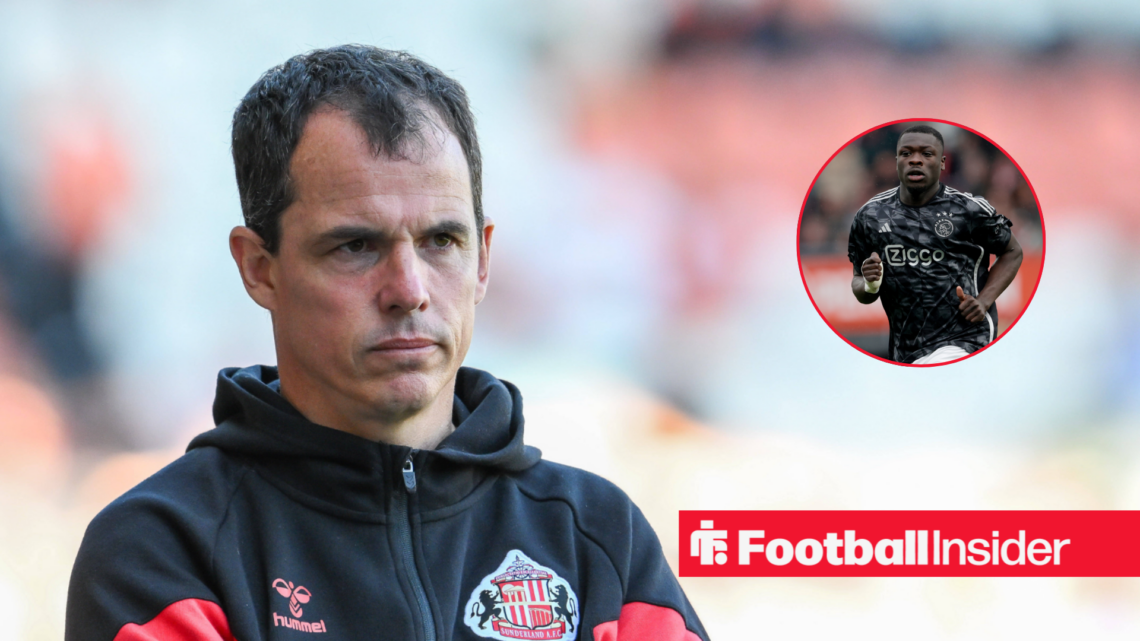 Sunderland boss Regis Le Bris next to Brian Brobbey