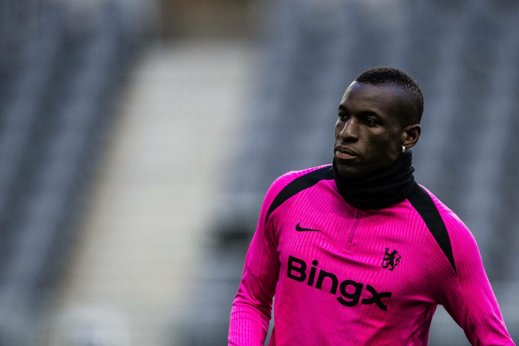 Nicolas Jackson trains in a Chelsea jersey