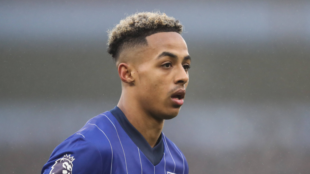 Omari Hutchinson in action for Ipswich Townq