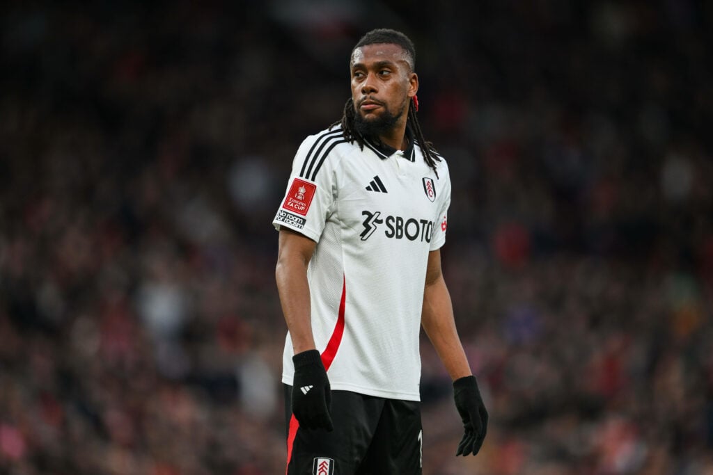 Alex Iwobi playing for Fulham