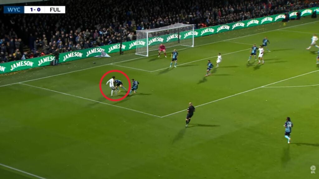 Kevin running for Fulham with a red circle around him