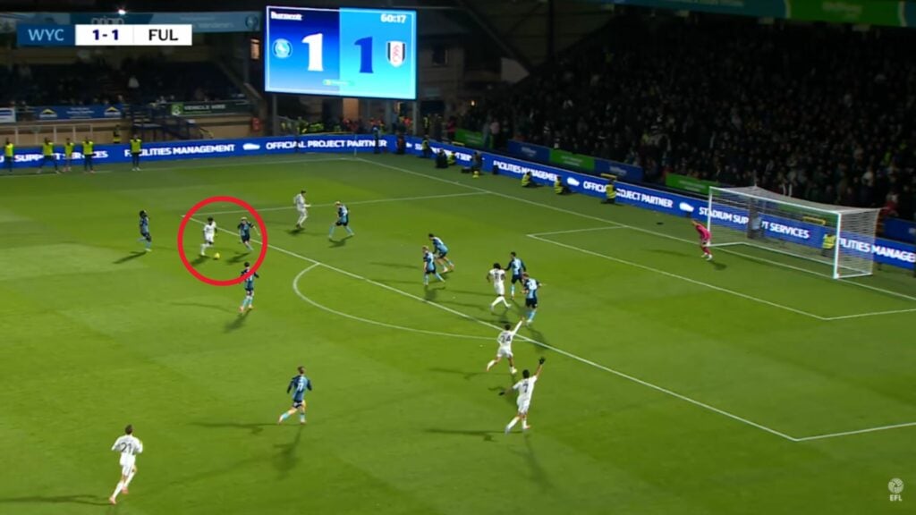 Kevin running for Fulham with a red circle around him