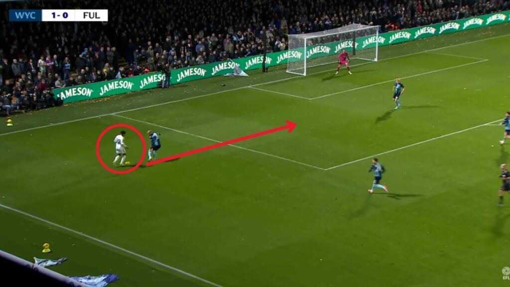 Kevin running for Fulham with a red circle around him