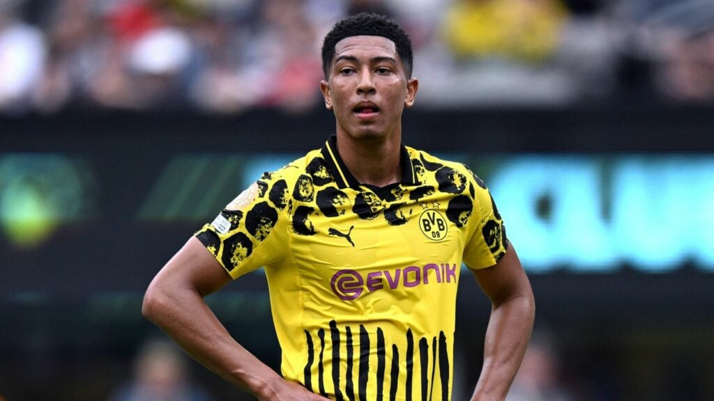 Jobe Bellingham in action for Borussia Dortmund