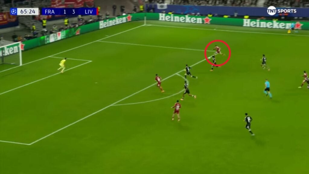 Liverpool vs Frankfurt screenshot of pitch with red circle round Florian Wirtz