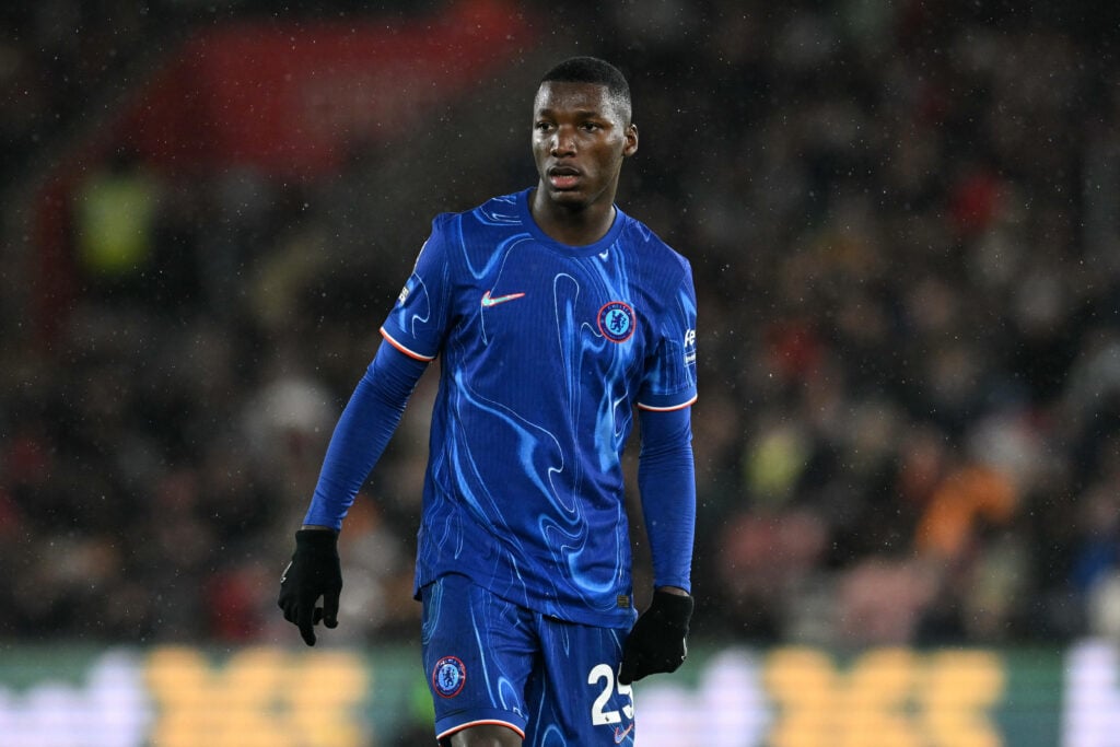 Moises Caicedo looking focused for Chelsea