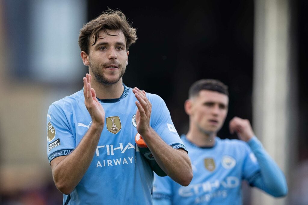 Nico Gonzalez clapping with Phil Foden in the background