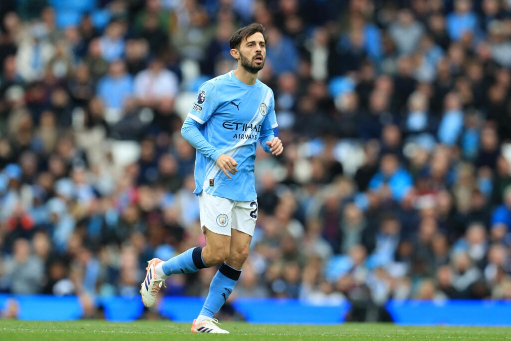 Bernardo Silva playing for Manchester City at the Etihad Stadium in 2025-26.
