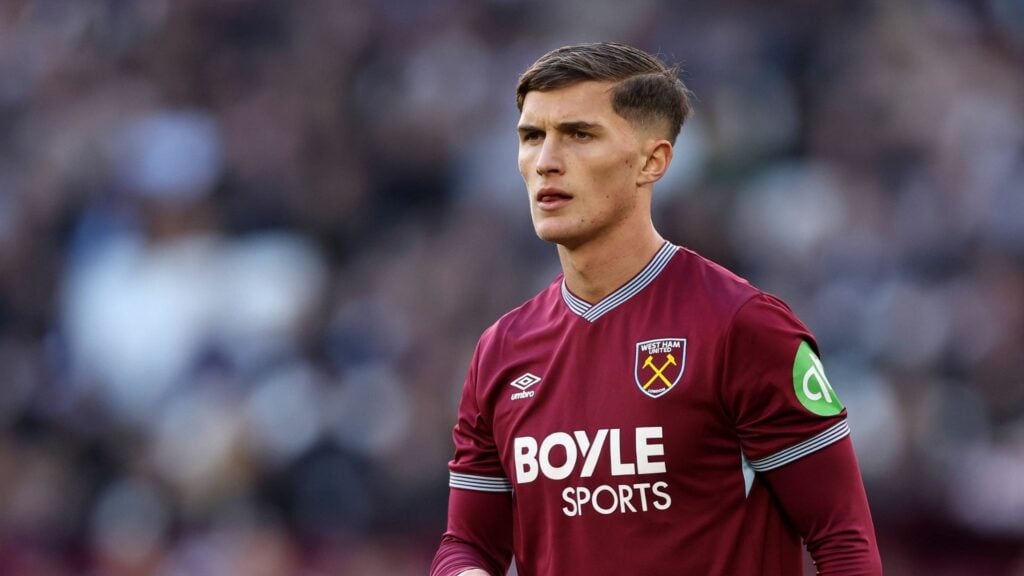 Freddie Potts in action for West Ham