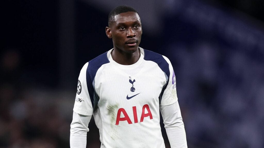 Randal Kolo Muani looking focused for Tottenham