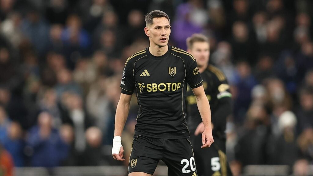 Sasa Lukic looking focused for Fulham