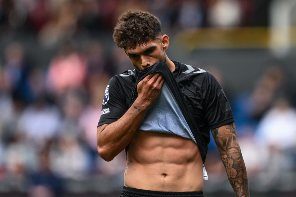 Sunderland defender Omar Alderete pulls his shirt over his face during a game.