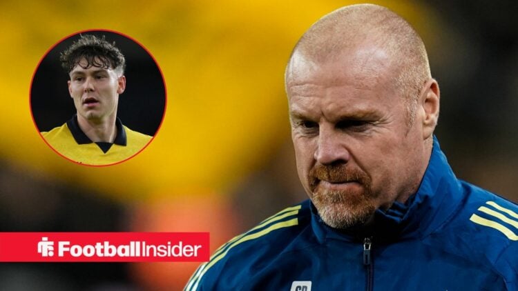 Sean Dyche looking at Jorgen Strand Larsen in circle