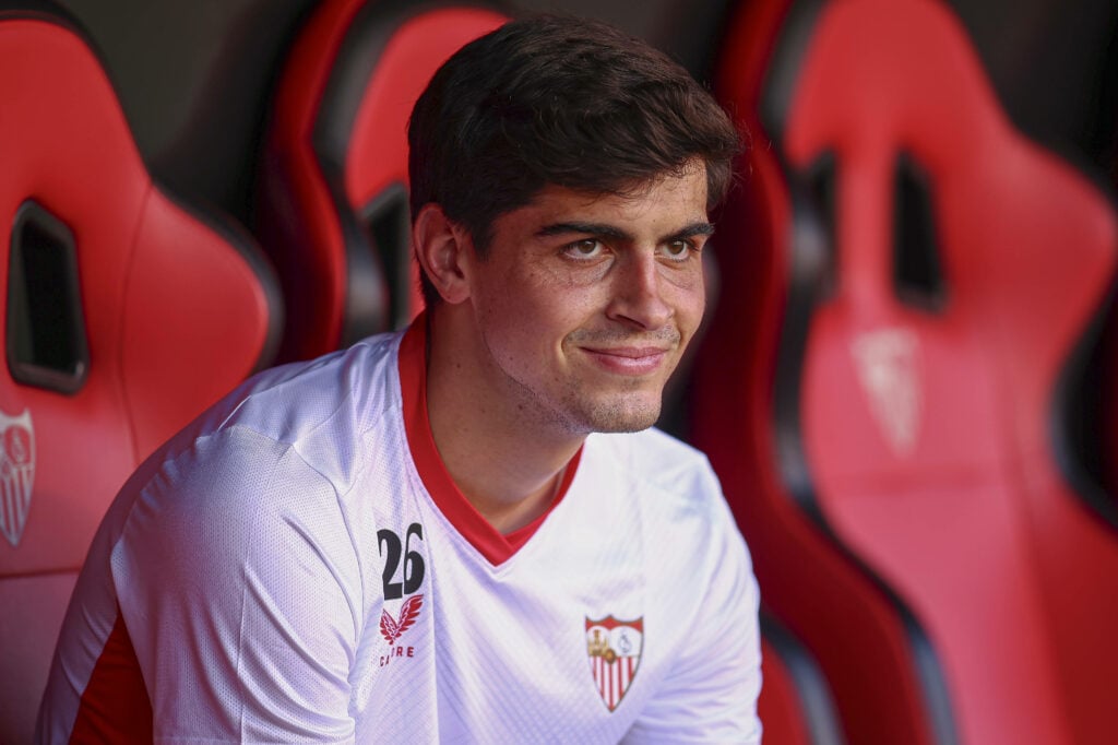 Everton target Juanlu Sanchez sits on the bench for Sevilla.