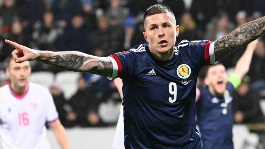 Lyndon Dykes celebrating for Scotland