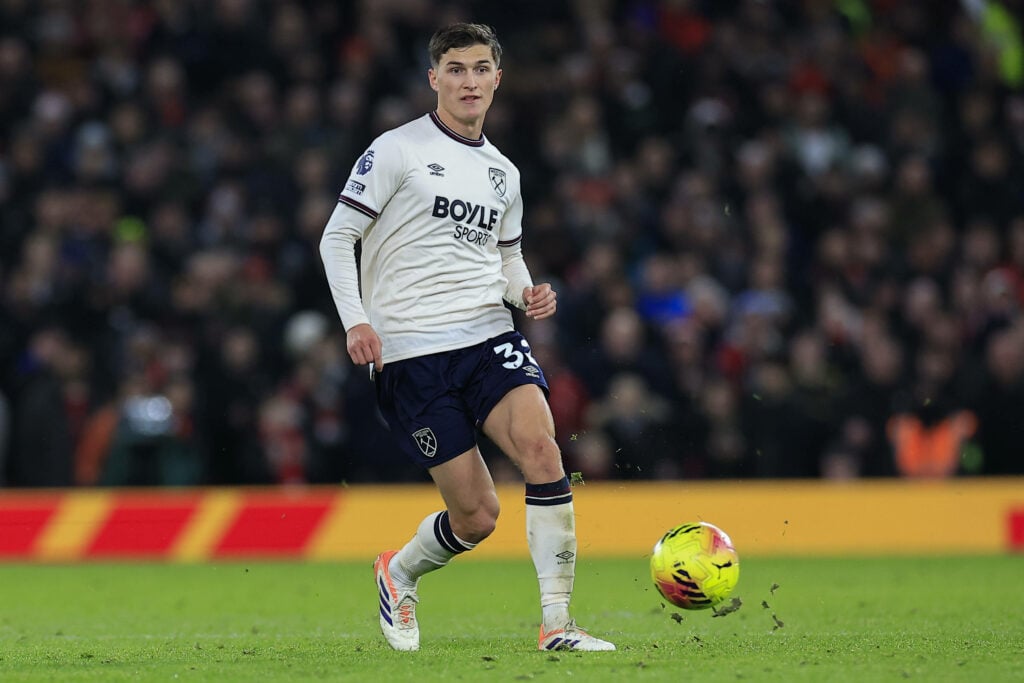 Freddie Potts playing for West Ham