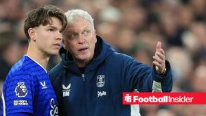 Tyler Dibling and David Moyes on the sidelines